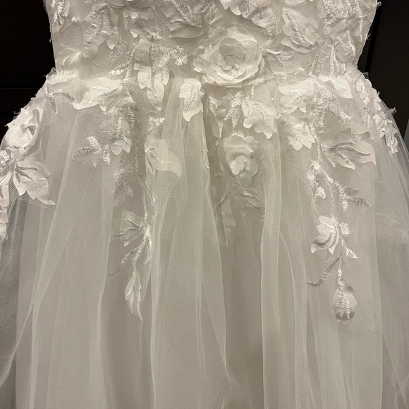 Gorgeous 5T ivory flower girl or communion dress. Excellent condition. - Picture 7 of 8